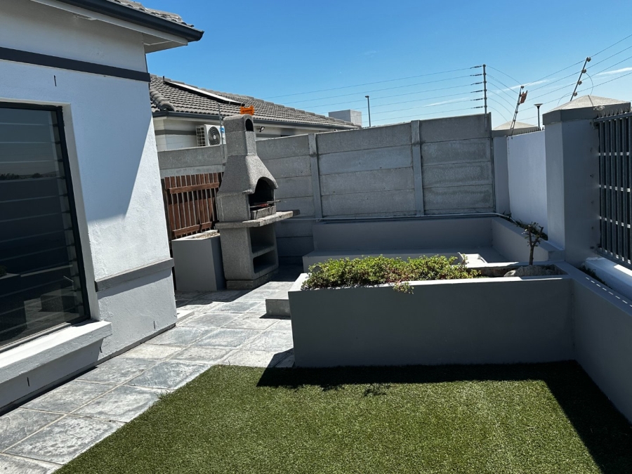 3 Bedroom Property for Sale in Table View Western Cape